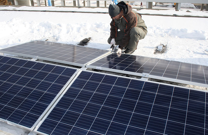 Como fazer a manutenção dos painéis solares em centrais fotovoltaicas?