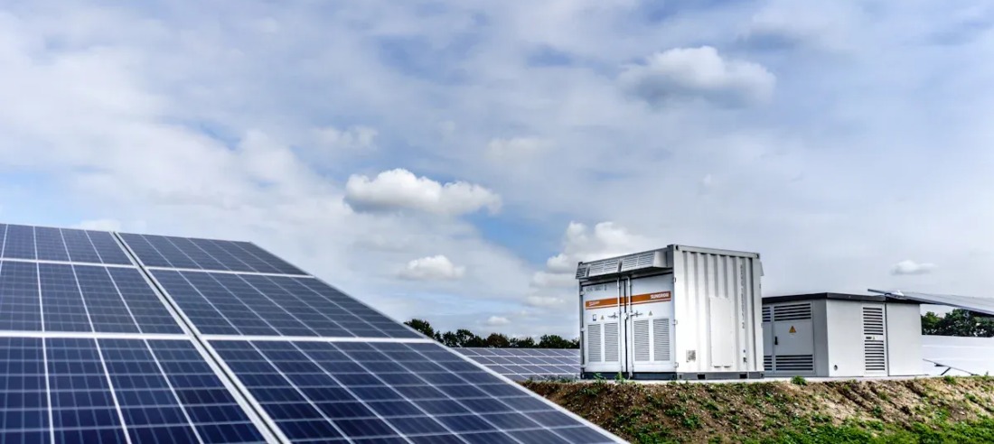 How do lithium solar batteries power remote lighting systems without relying on the grid?