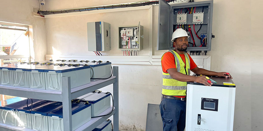Sistema solar off-grid de 65 kW para fábrica no Zimbábue