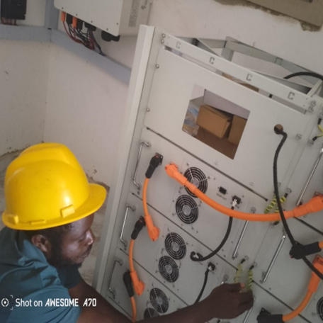 Projeto de armazenamento de energia comercial de 50 kW em Gana